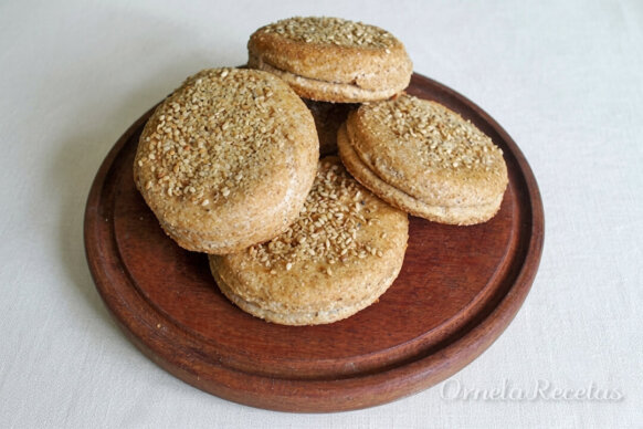Pan de hamburguesa integral. Ornela Recetas.